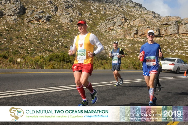 Mike Sohaskey climbing Ou Kaapse Weg during Two Oceans Marathon